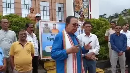 ধর্মনগর: বিবেকানন্দ সার্ধশতবার্ষিকী ভবন প্রাঙ্গণে আয়োজিত অনুষ্ঠানে উপস্থিত রাজ্য বিধানসভার অধ্যক্ষ সহ অন্যান্যরা