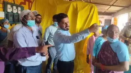 नवाबगंज: डीएम ने समूह द्वारा संचालित पुष्टाहार निर्माण इकाई का किया निरीक्षण, समूह के कार्यों की सराहना की