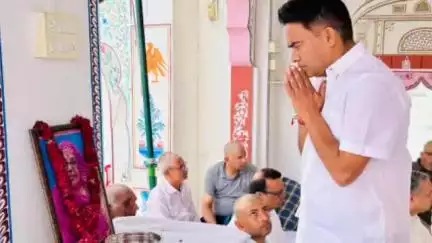 चित्तौड़गढ़: टेहला गांव पहुंचे विधायक चंद्रभान सिंह ने राजस्थान पुरातत्व धरोहर प्राधिकरण के अध्यक्ष की धर्मपत्नी के निधन पर जताया शोक