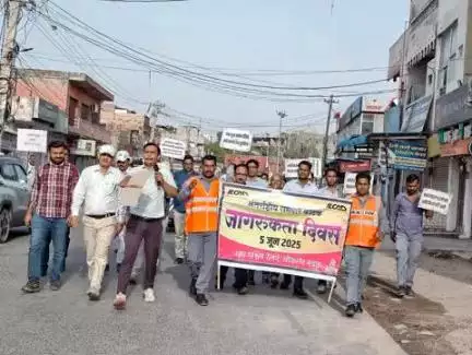 बीकानेर  मंडल द्वारा विभिन्न समपार फाटकों पर सड़क उपयोगकर्ताओं को संरक्षा  के प्रति जागरूक करने के लिए अभियान चलाया