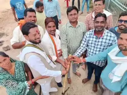 अभनपुर: अभनपुर नगरपालिका परिषद क्षेत्र में विभिन्न कार्यों का भूमिपूजन किया गया, स्थानीय पार्षद और पालिका अध्यक्ष रहे शामिल