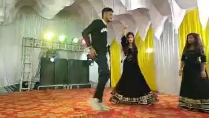 महाराजगंज: बख्तावर खेड़ा में बार बालाओं के साथ डांस करते समय युवक का फायरिंग करते हुए वीडियो हुआ वायरल