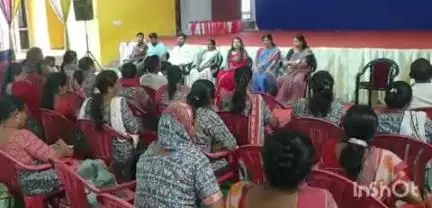 દાહોદ: શહેરના પ્રસંગ પાર્ટી પ્લોટ ખાતે કુપોષિત અને અતિ કુપોષિત બાળકોને છ મહિના માટે દત્તક લેવામાં આવ્યા હતા