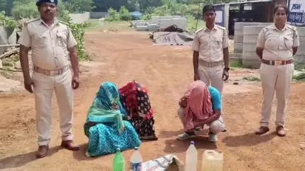 ସୁକିନ୍ଦା: ଅବକାରୀ ବିଭାଗ ପକ୍ଷରୁ ଅଞ୍ଚଳର ବିଭିନ୍ନ ସ୍ଥାନରୁ ଚୋରା ଦେଶୀ ମହୁଲି ଜବତ, ତିନି ଜଣ ଗିରଫ