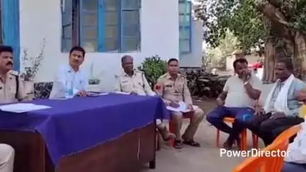 हर्रई: बटकाखापा थाना प्रांगण में आगामी त्यौहार को लेकर शांति समिति की हुई बैठक, तहसीलदार व थाना प्रभारी रहे मौजूद