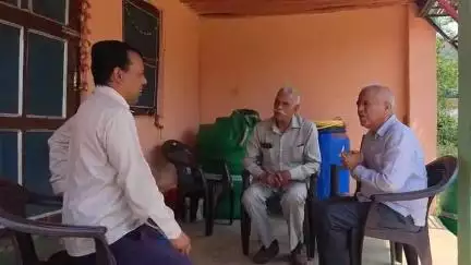 लडभड़ोल: करसाल खड्ड हादसे के बाद सामाजिक कार्यकर्ता केके सकलानी ने शुभम के परिवार से मिलकर हरसंभव मदद का दिया आश्वासन