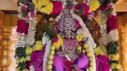 காரியாபட்டி: முக்க ரோடு மாரியம்மன் கோவிலில் வைகாசி பொங்கல் திருவிழாவை முன்னிட்டு பால்குடம் எடுத்து பெண்கள் ஊர்வலம்