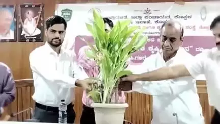 ಕೊಪ್ಪಳ: ನಗರದಲ್ಲಿ ರಾಷ್ಟ್ರೀಯ ನೈಸರ್ಗಿಕ ಕೃಷಿ ಅಭಿಯಾನದಡಿ ಸಿಆರ್‌ಸಿ, ಬಿಆರ್‌ಸಿಗಳಿಗೆ ತರಬೇತಿಗೆ ಕಾರ್ಯಾಗಾರ, ಡಿಸಿ ನಲಿನ್ ಅತೂಲ್ ಚಾಲನೆ