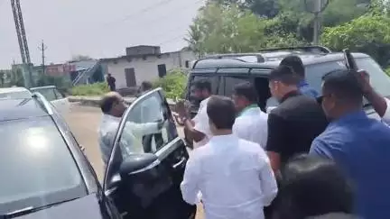 ଖଲ୍ଲିକୋଟ୍: ଗୁରାପଲ୍ଲୀ ଟୋଲ ଗେଟ ଠାରେ ରାଜ୍ୟ ପିସିସି ସଭାପତି ଭକ୍ତ ଚରଣ ଦାସଙ୍କୁ ସ୍ଵାଗତ ସମ୍ବର୍ଦ୍ଧନା ପ୍ରଦାନ