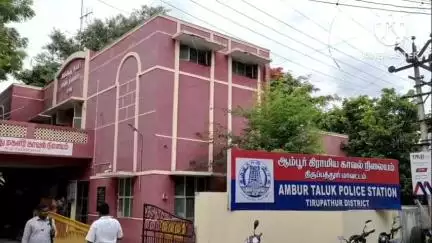 ஆம்பூர்: பஜார் பகுதியில் கோவிலுக்கு வந்த பெண்ணிடம் பாலியல் சீண்டலில் ஈடுபட்ட அர்ச்சகர்- காவல் நிலையத்தில் புகார்