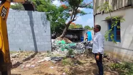 రోడ్లు విస్తరణ పనులు వేగవంతం, కట్టమంచిలో ఆక్రమణలను తొలగిస్తున్న అధికారులు