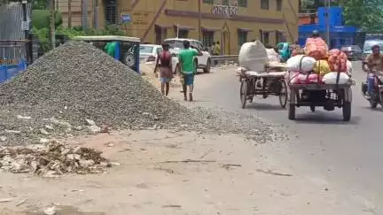 বারুইপুর: বারইপুর শহরে যত্রতত্র ছড়িয়ে রয়েছে ইমারতি দ্রব্য, সমস্যায় সাধারণ মানুষ #jansamasya