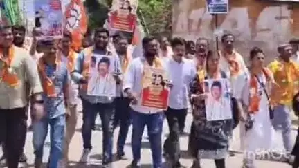 ಚಿಕ್ಕಮಗಳೂರು: ಕಾಲ್ತುಳಿತ ಪ್ರಕರಣ; ನಗರದಲ್ಲಿ ಸಿಎಂ, ಡಿಸಿಎಂ ಫೋಟೋಗೆ ಬೆಂಕಿ ಹಚ್ಚಿ ಬಿಜೆಪಿ ಕಾರ್ಯಕರ್ತರ ಆಕ್ರೋಶ