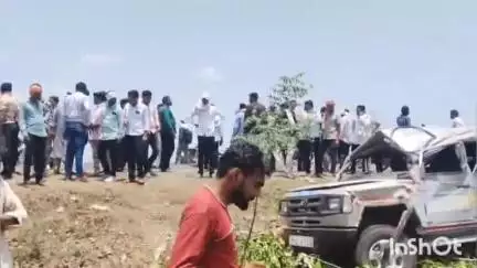 अंजनगाव सुर्जी: निंभारी फाट्यासमोर क्रुझर वाहन व प्रवासी ऑटोचा भीषण अपघात; १४ गंभीर व किरकोळ जखमी