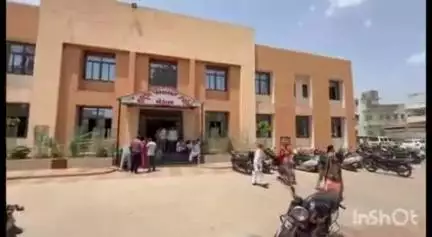 મોડાસા: ગ્રામ પંચાયતોની સામાન્ય ચૂંટણીને લઈ ઉમેદવારી ફોર્મ ભરવા ઉમેદવાર સહિત સમર્થકોનો તાલુકા પંચાયત કચેરી ખાતે ખાતે ધસારો