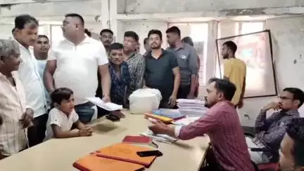 મહુધા: વડથલ ગ્રામ પંચાયતના સરપંચ તરીકે અલ્પેશભાઈ અરવિંદભાઈ પટેલે સમર્થકો સાથે ઉમેદવારી નોંધાવી