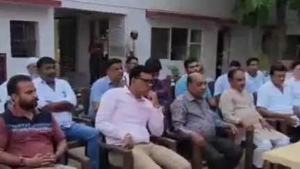 पाली: आगामी त्यौहारों को देखते हुए कोतवाली थाना प्रभारी ने कोतवाली थाने में सीएलजी व शांति समिति के सदस्यों की बैठक आयोजित की