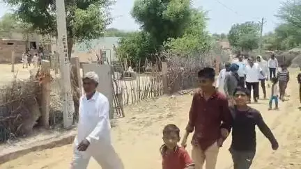 सरदारशहर: उडसर लोडेरा गांव में सरकारी भूमि पर बने मकान को हटाने पहुंचा प्रशासनिक अमला, पुलिस जाप्ता कम होने पर कार्रवाई स्थगित
