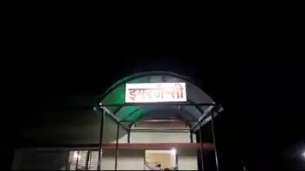 सासनी: गांव जिरोली निवासी बाइक सवार एक महिला और पुरुष अज्ञात वाहन की टक्कर से घायल, एम्बुलेंस से लाया गया जिला अस्पताल