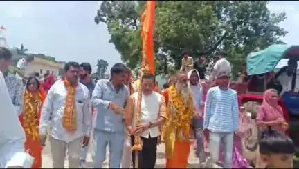 महिदपुर: निर्जला एकादशी पर स्वर्णगिरी पर्वत परिक्रमा में समाजसेवी विजयसिंह गौतम भी श्रद्धालुओं संग शामिल हुए