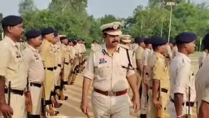 सूरजपुर: डीआईजी व एसएसपी सूरजपुर ने जनरल परेड की ली सलामी