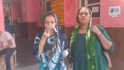 फिरोज़ाबाद: टापा खुर्द इलाके में पति ने पत्नी पर चाकू से कई बार किए वार, गंभीर हालत में अस्पताल में कराया भर्ती
