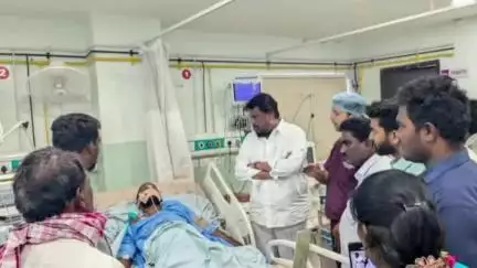 జగిత్యాల: ధర్మారం మండల కాంగ్రెస్ పార్టీ కార్యకర్త మంకాలి ప్రతాప్ అనారోగ్యంతో బాధపడుతుండగ వారిని పరామర్శించిన ప్రభుత్వం విప్