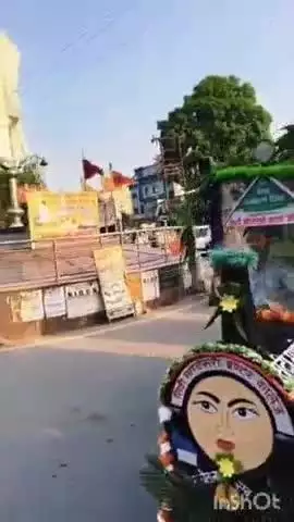 लखीमपुर: शहर के एक निजी कॉलेज के छात्रों ने पुराने ई-रिक्शा से बनाई जन चेतना एक्सप्रेस, डीएफओ ने हरि झंडी दिखाकर किया रवाना