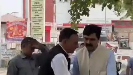 बिलासपुर सदर: पूर्व विधायक बंबर ठाकुर ने कॉलेज चौक पर लगाई छबील, लोगों को ठंडा जल पिलाया