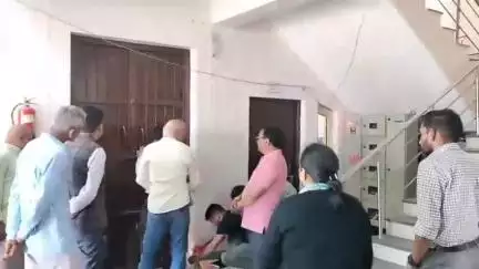 पौड़ी: जिला निर्वाचन अधिकारी ने ईवीएम वेयरहाउस का त्रैमासिक निरीक्षण किया