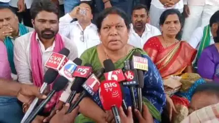 అసిఫాబాద్: ప్రోటోకాల్ పాటించని అధికారులపై చర్యలు తీసుకోవాలి: ఆసిఫాబాద్ ఎమ్మెల్యే కోవలక్ష్మీ ఫైర్