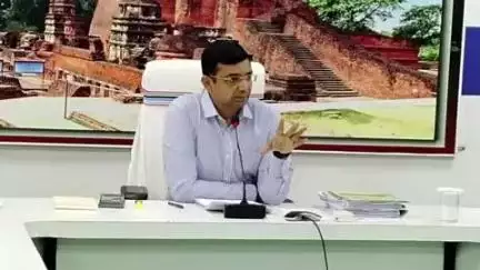 बिहार: जिलाधिकारी ने समाहरणालय में कार्यालय प्रधानों के साथ की बैठक, कार्यशैली सुधारने के दिए निर्देश
