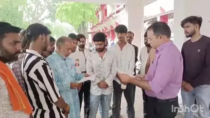 रायसेन: रायसेन में विश्व हिंदू परिषद बजरंग दल ने गोवंश तस्करी और हथियारों के खिलाफ कार्रवाई की मांग को लेकर ज्ञापन सौंपा