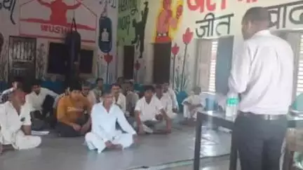 सिवानी: विकसित कृषि संकल्प अभियान के तहत किसानों को किया जा रहा जागरूक