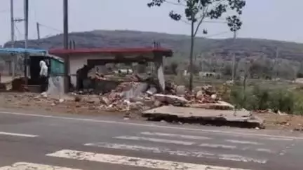 सागर: ग्राम मारा में विधायक निधि से बने यात्री प्रतीक्षालय को कॉलोनाइजर ने किया क्षतिग्रस्त, विधायक ने कलेक्टर को लिखा पत्र