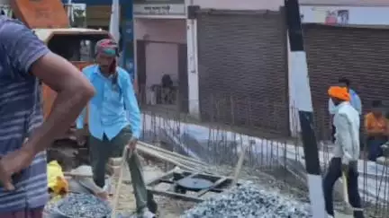 हमीरपुर: सुमेरपुर कस्बे में निर्माण शुरू होते ही दुकानदारों ने ली राहत की सांस