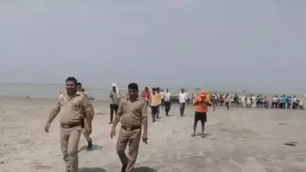 बैरिया: गोपालनगर में सरयूनदी में डूबे चरवाहे का शव चौथे दिन भी नहीं मिला, एसडीआरएफ की टीम तलाश में नदी में उतरी