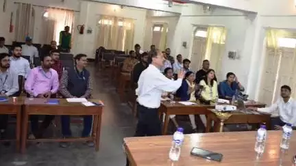 चमोली: नगर पालिका सभागार गोपेश्वर में आयोजित की गई एक दिवसीय बैंकर्स अभिमुखीकरण कार्यशाला