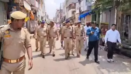 बस्ती: बकरीद त्यौहार को लेकर जिला प्रशासन अलर्ट, पुरानी बस्ती थाना क्षेत्र में डीएम और एसपी ने किया पैदल गश्त