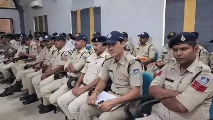 खंडवा नगर: मेडलर ऐप को लेकर खंडवा एसपी ने कलेक्ट्रेट में डॉक्टरों की ली खास बैठक