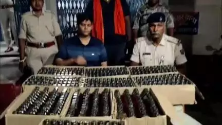 औरंगाबाद: फेसर पुलिस ने 86.4 लीटर विदेशी शराब के साथ पटोई निवासी अभियुक्त पुष्पेंद्र कुमार को गिरफ्तार किया, एक मोटरसाइकिल भी जब्त