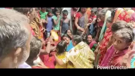 प्राणपुर: MLA निशा सिंह हुंडेली ने बिजली करंट से हुई मौत के पीड़ित परिजनों से मुलाकात की
