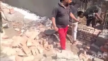मोहम्मदी: बरवर कस्बे में कन्या पाठशाला के निर्माण कार्य में जमकर भ्रष्टाचार, स्थानीय लोगों ने किया वीडियो वायरल