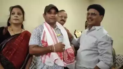 ରାୟଗଡା: ରାୟଗଡ଼ା ନ୍ୟୁ ଟାଉନ୍ ପୁଜା କମିଟି ସମ୍ମିଳନୀ କକ୍ଷ ପରିସର ରେ ଆଜି ଏକତା ସଂଗଠନ ପକ୍ଷ ରୁ ସମ୍ମାନିତ ସମାରୋହ କାର୍ଯ୍ୟକ୍ରମ ଅନୁଷ୍ଠିତ