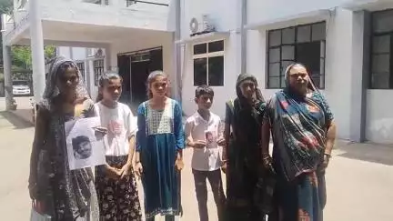 खरगौन: मनिहार से काम के सिलसिले में चेन्नई के लिए निकले युवक का एक माह बाद भी नहीं मिला सुराग, परिजनों ने ASP से लगाई गुहार