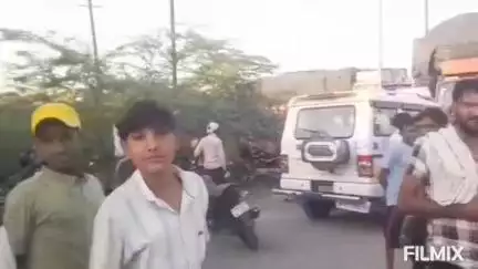 मुरैना: सीतापुर औद्योगिक क्षेत्र में स्थित कैमिकल फ़ैक्टरी से निकला ज़हरीला पानी पीने से पशुओं की हुई मौत, लोगों ने किया हंगामा