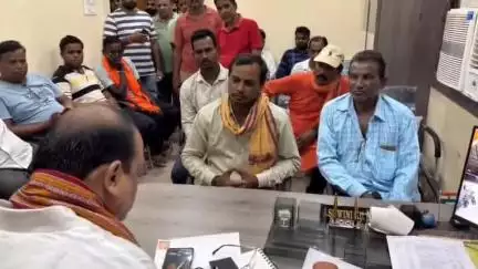 ବରଗଡ: ଗୋବିନ୍ଦପାଲି ସ୍ଥିତ ବିଧାୟକଙ୍କ କାର୍ଯ୍ୟାଳୟରେ ଅନୁଷ୍ଠିତ ହେଲା ଜନତା ଦରବାର କାର୍ଯ୍ୟକ୍ରମ