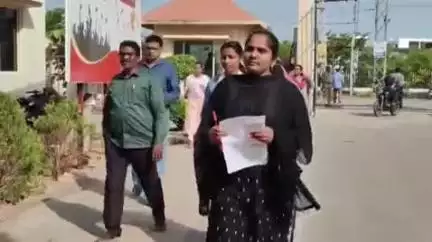 నగరంలోని ఆరు పరీక్ష కేంద్రాల్లో ప్రారంభమైన మెగా డీఎస్సీ పరీక్షలు