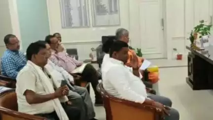 ବାଲେଶ୍ବର ମ୍ୟୁନିସିପାଲଟି: ବିର୍ଲା ଟାୟାର୍ସ କର୍ମଚାରୀ ଙ୍କୁ ନ୍ୟାୟ ଦେବା ପାଇଁ ଜିଲ୍ଲାପାଳଙ୍କ କାର୍ଯ୍ୟାଳୟରେ ଆଲୋଚନା