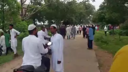 गोविंदपुर: चदुंडीह गांव: पोस्टमार्टम के बाद 15 वर्षीय छात्र का शव पहुंचा, मुस्लिम रीति-रिवाज से दफ़न